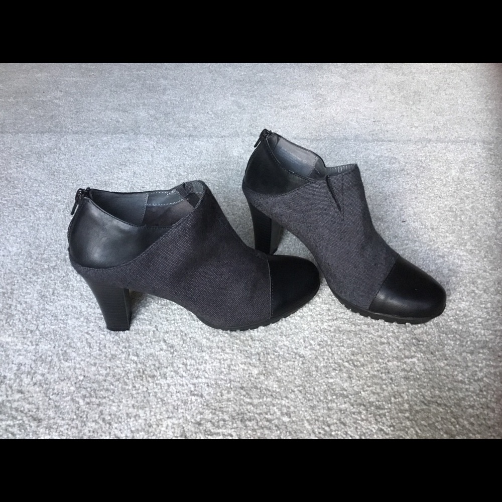 Size 8 Grey Tweed and Black Leather Booties